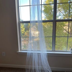 NWT David’s bridal cathedral length veil